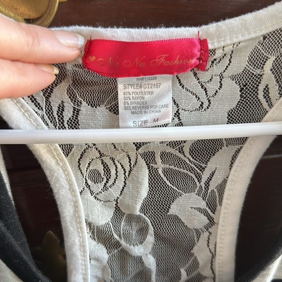 The size is medium - Picture 3 of 3